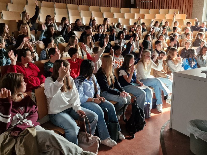 2025-09 Vesalius eerste schooldag -1-.jpg