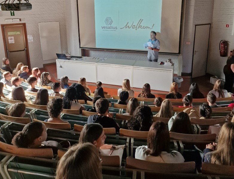 2025-09 Vesalius eerste schooldag -27-.jpg