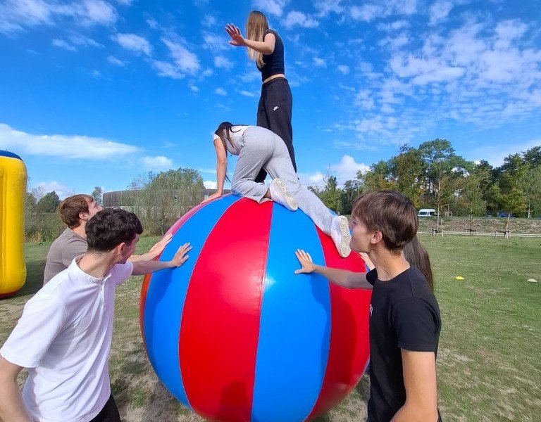 2025-09 Vesalius teambuilding -50-.jpg