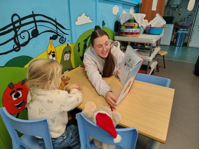 2025-12 4MW voorlezen -16-.jpg