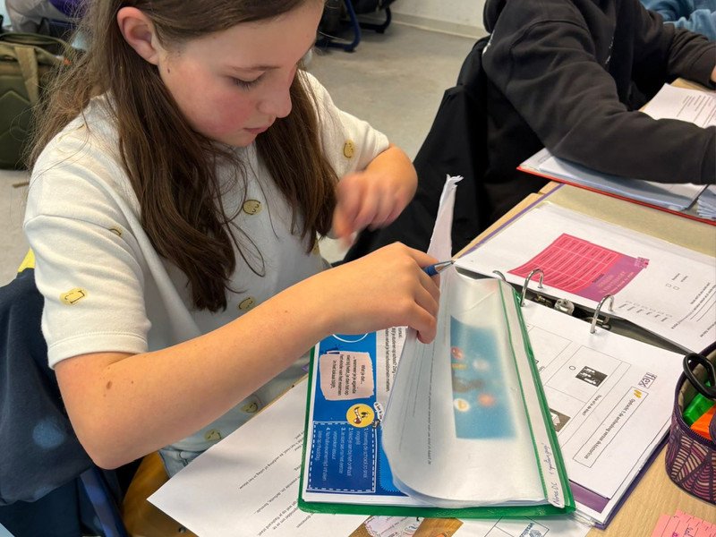 2025-12-04 1 Spectrum 23