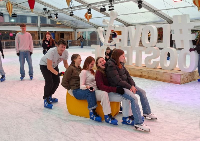 2025-12 Vesalius schaatsen -3-.jpg